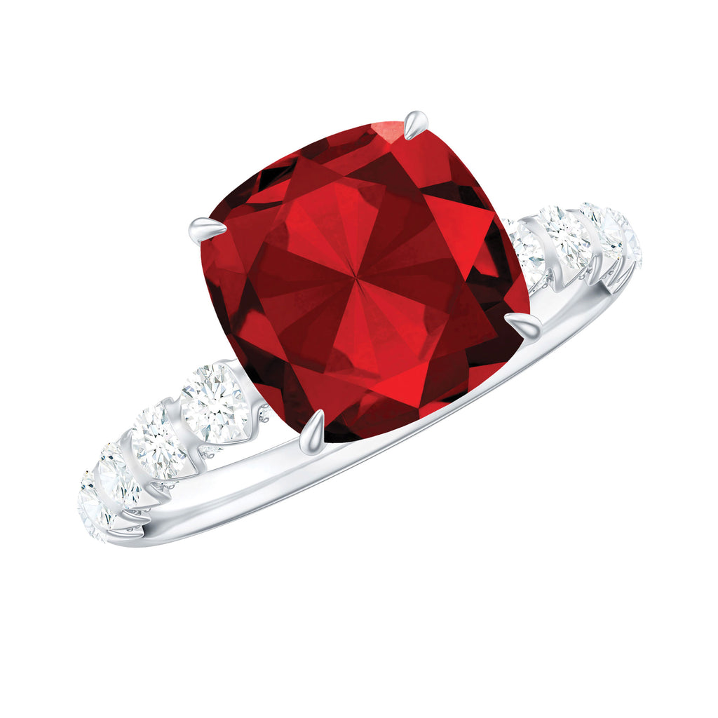 Kissenförmiger Schmuckstein mit Lab gewachsenem Rubin Als Solitär Ring und Moissanite
