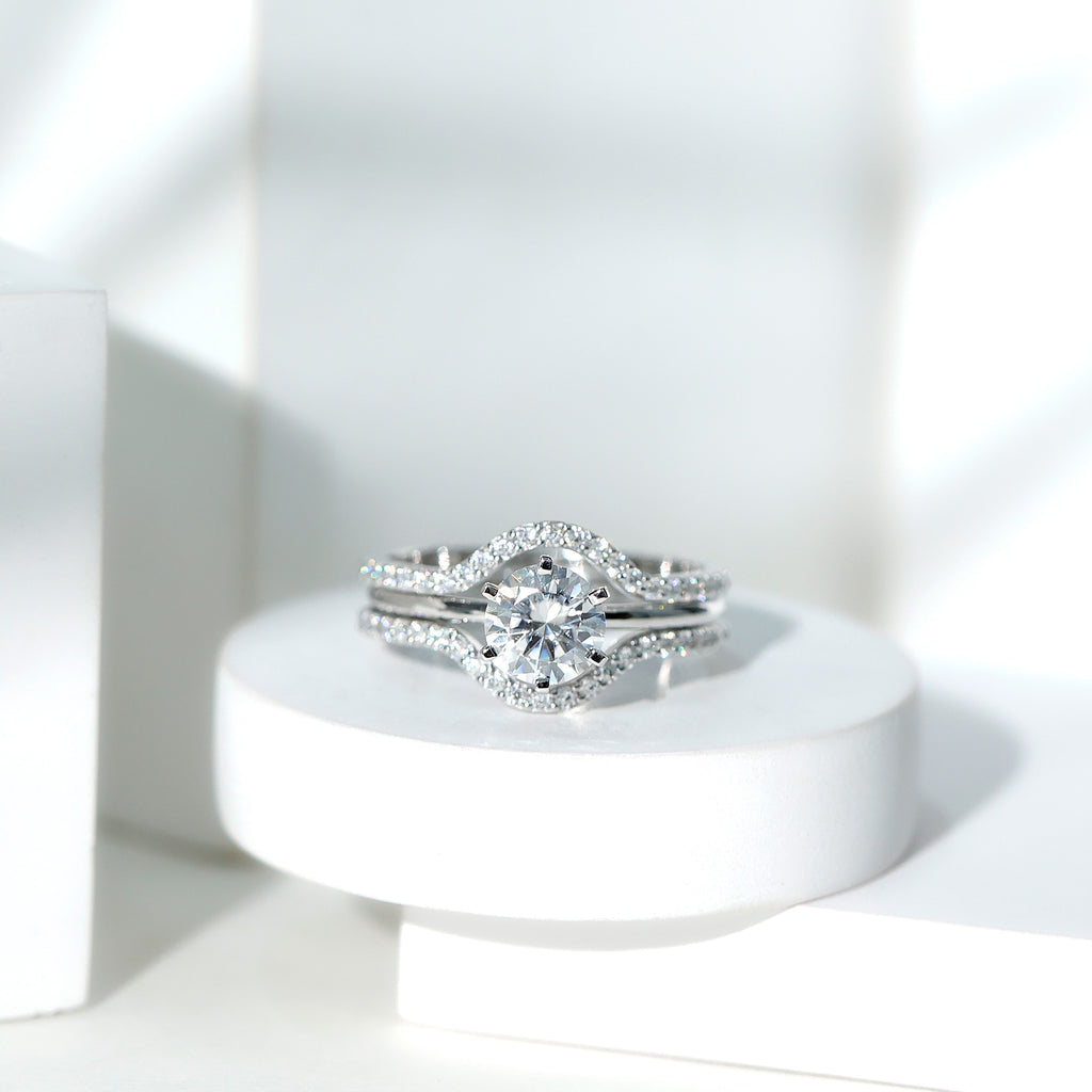 Solitaire zertifiziertes Moissanite Trio Hochzeitsring Set