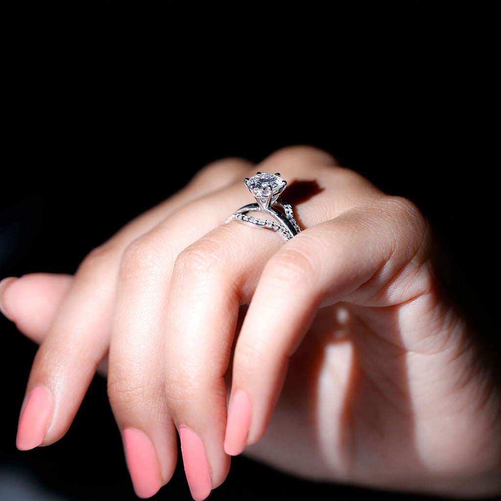 Solitaire zertifiziertes Moissanite Trio Hochzeitsring Set