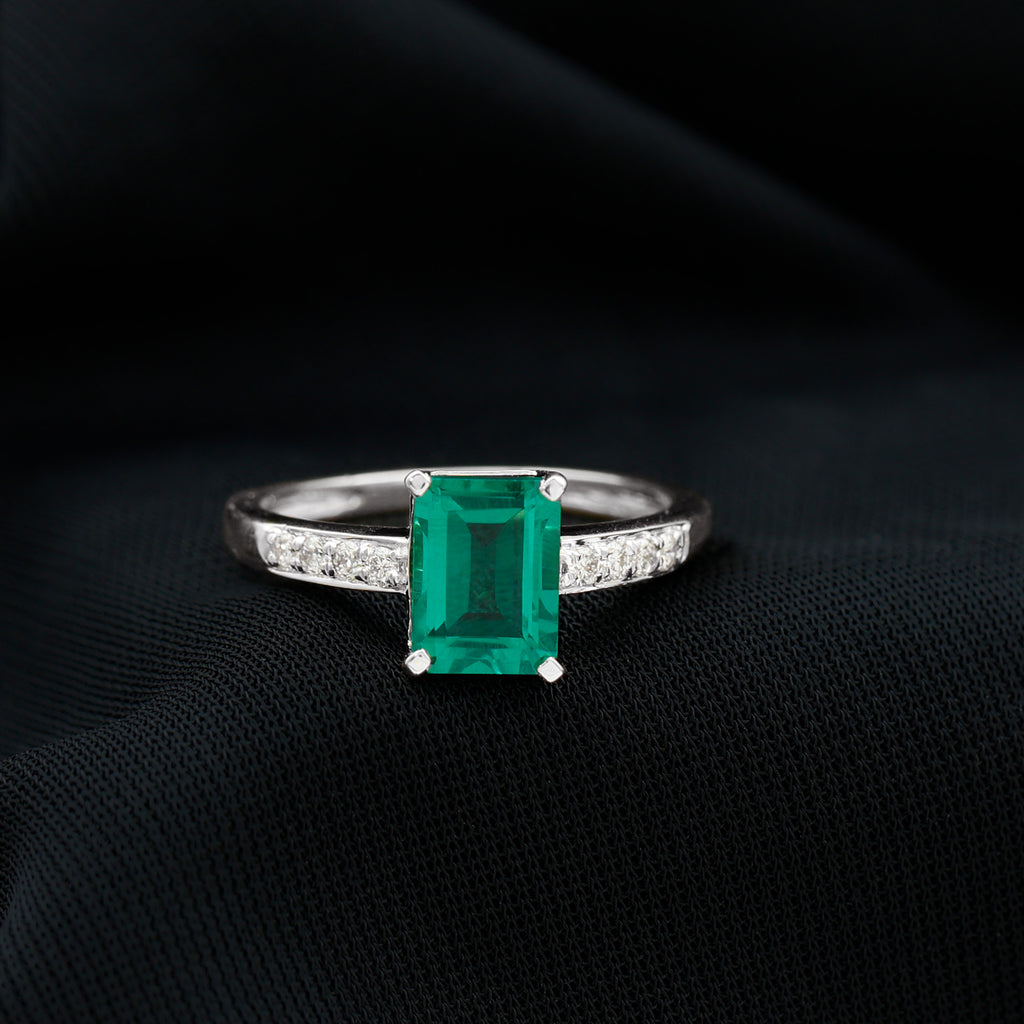 Oktagon Labor mit Gewachsener Smaragd Solitaire Verlobungsring mit Moissanit