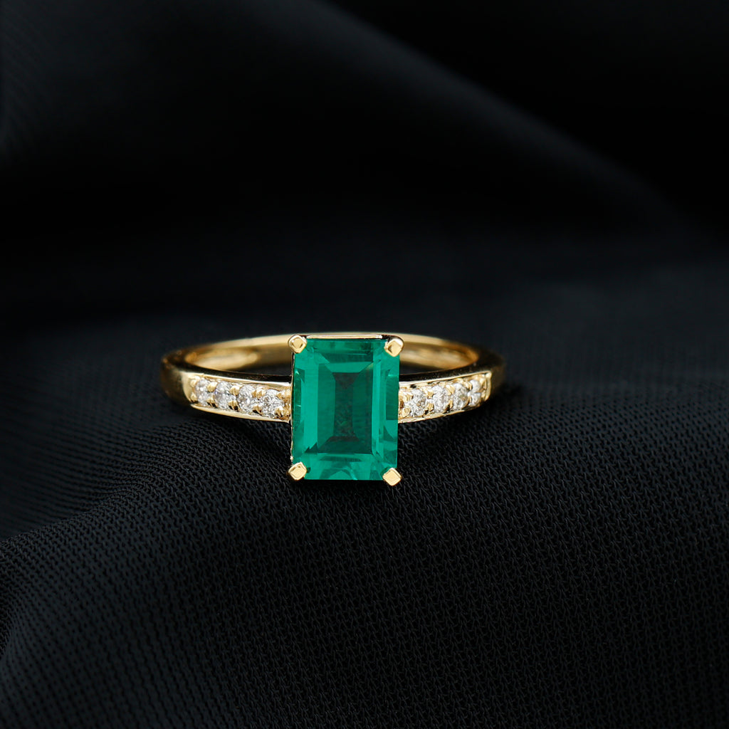 Oktagon Labor mit Gewachsener Smaragd Solitaire Verlobungsring mit Moissanit